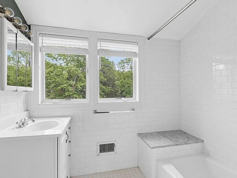 687 Accabonac Rd — Photo 10