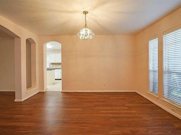 5th image of 14718 Armitage Ln