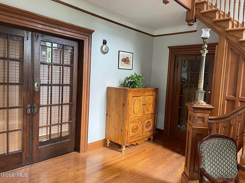 4th image of 462 Glen Street