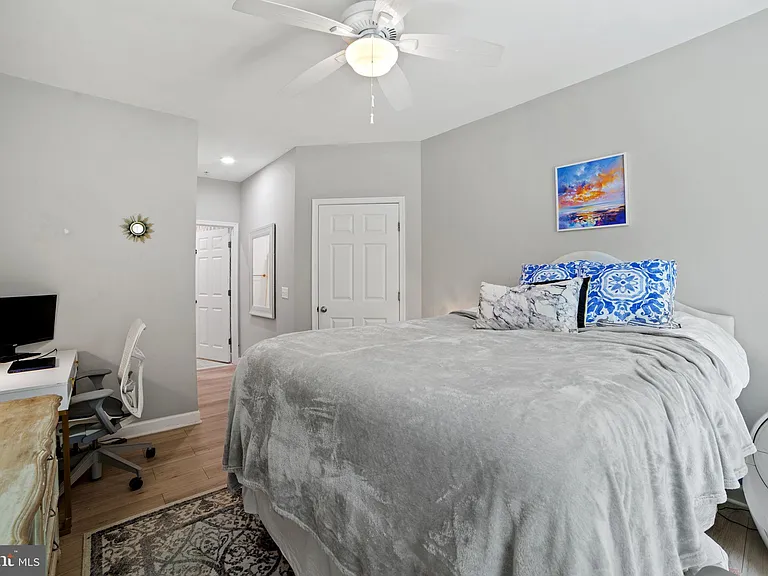 2055 26th St S #5-B06 — Photo 22