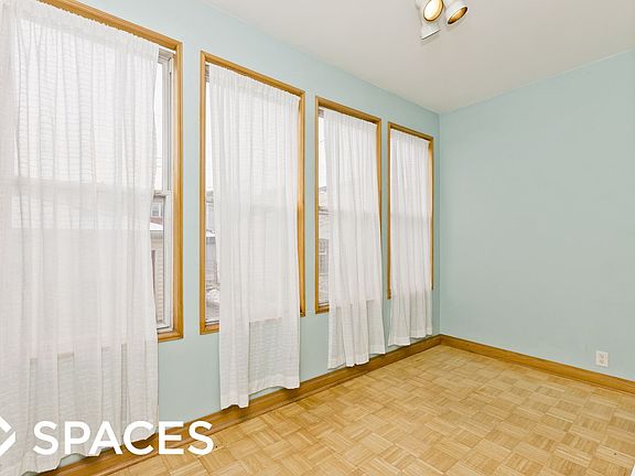 3rd image of 3518 N Oakley Ave #1