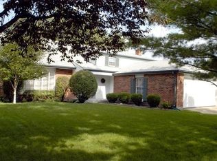 1033 Lilac Ct, Libertyville, IL