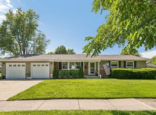 326 N Clark Dr, Palatine, IL 60074