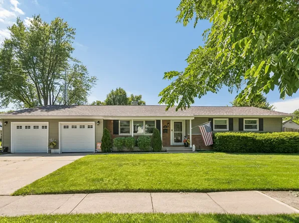 326 N Clark Dr, Palatine, IL 60074