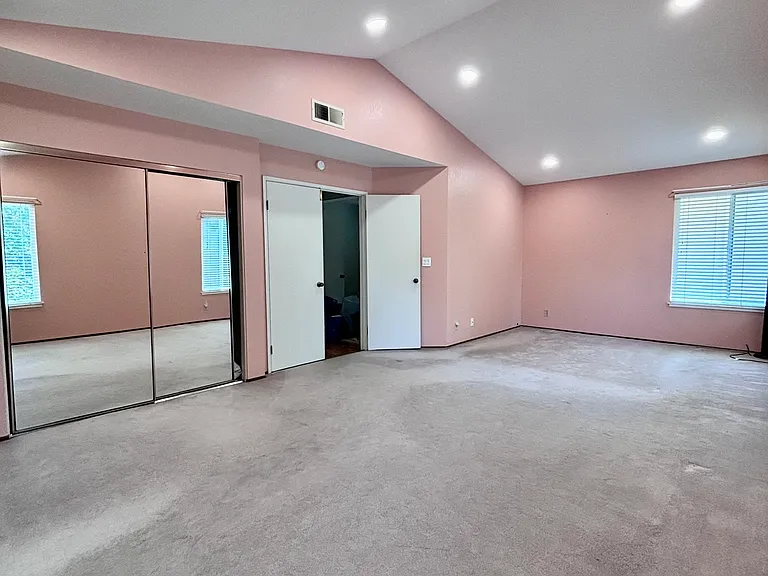 1084 Sunrise Dr — Photo 16