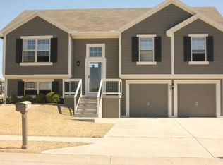 901 N Ash St, Kearney, MO 64060