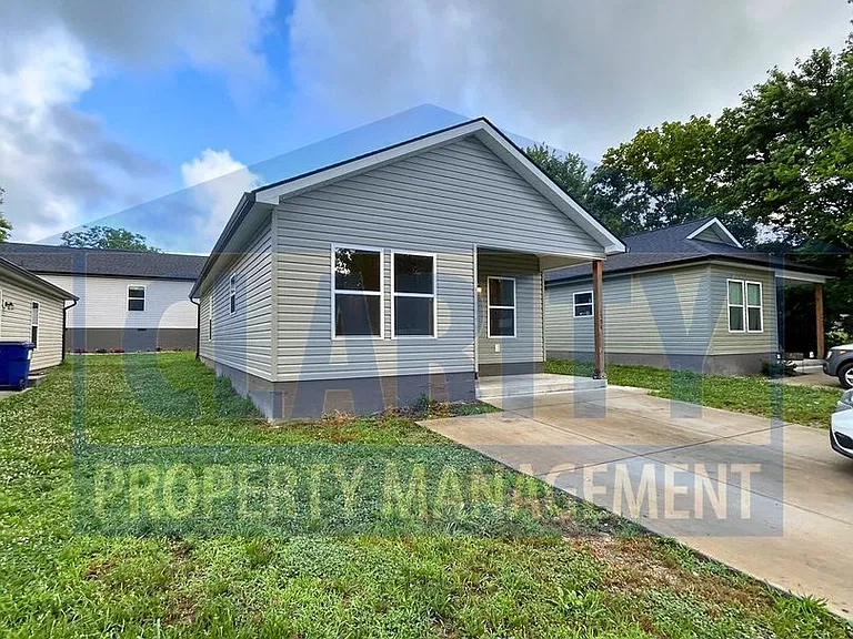 1594 Perry St SE — Photo 2
