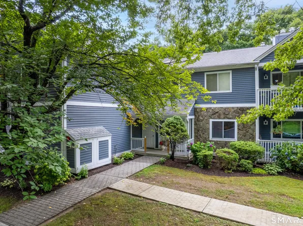 215 Windgate Circle #E, Monroe, CT 06468