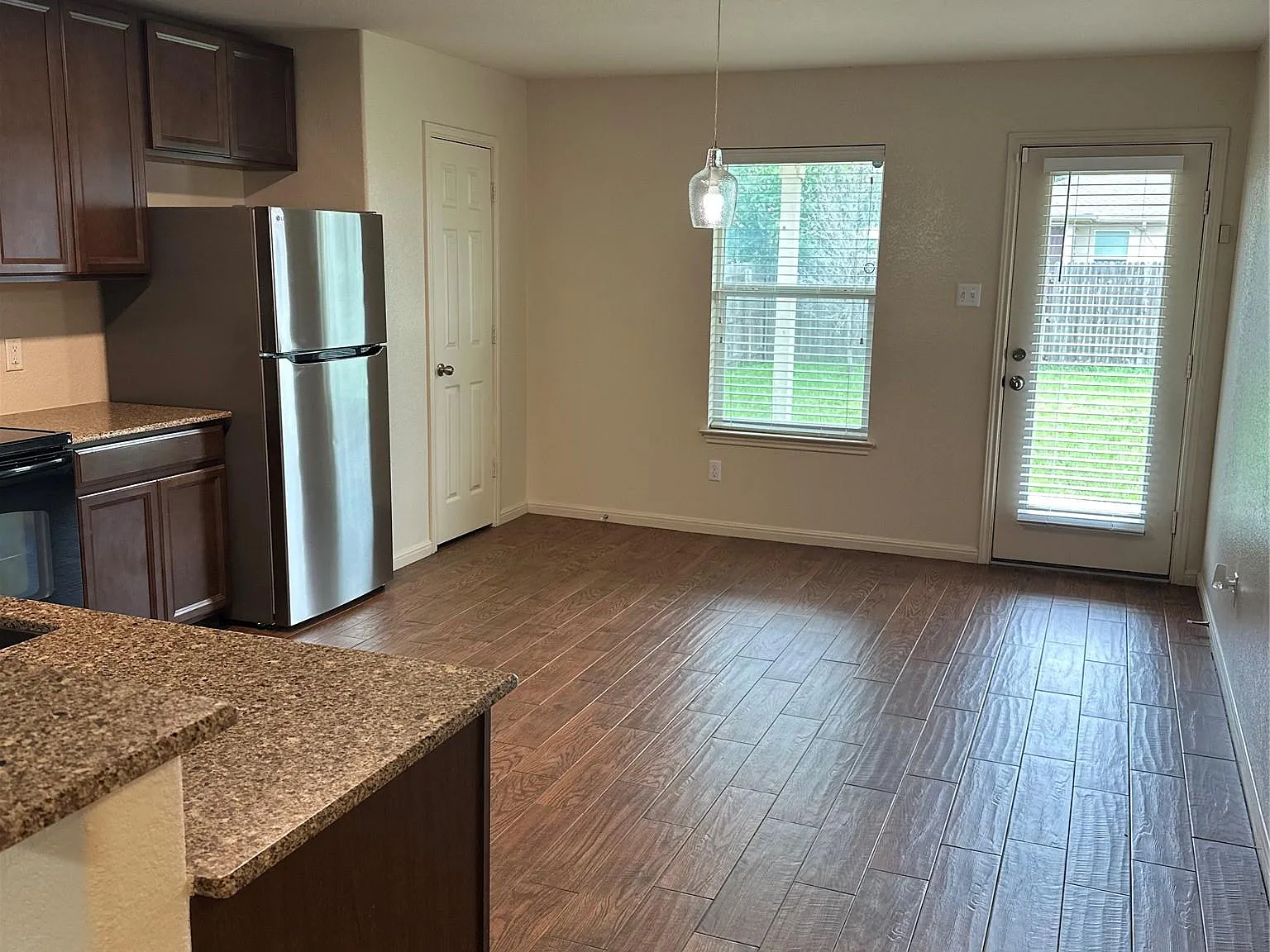 3 bed, 2.0 bath, 1397 sqft, $1,850 — Photo 4