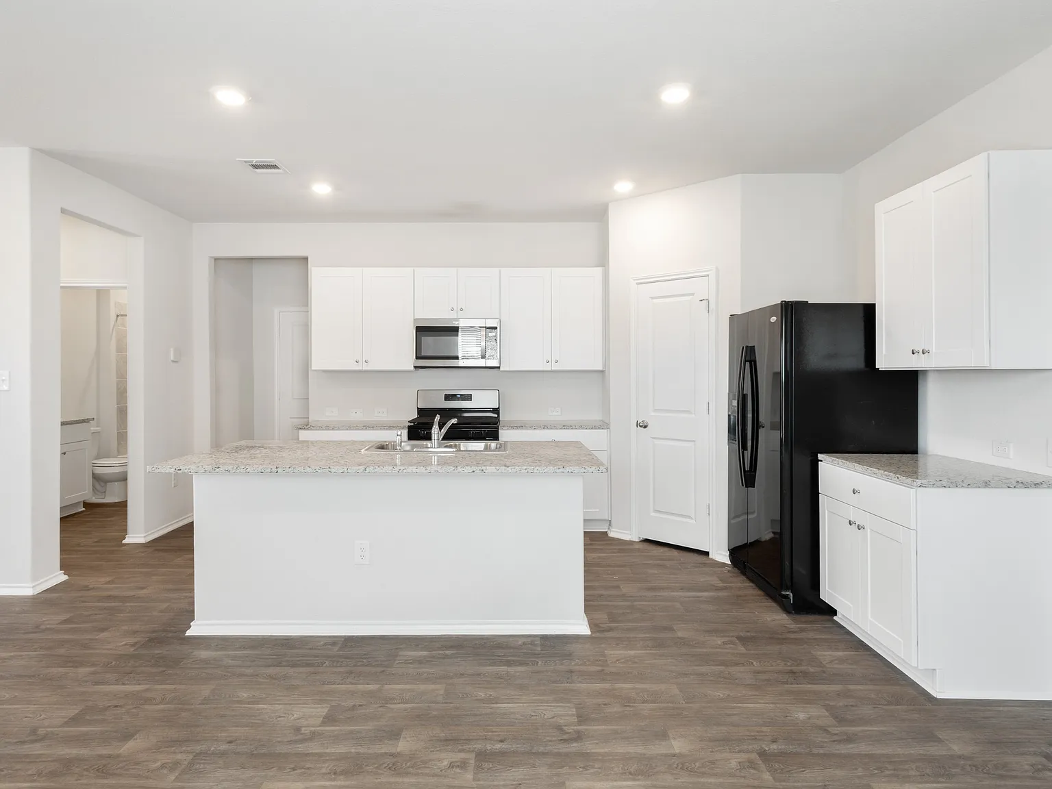 5 bed, 2493 sqft, $1,900 — Photo 4