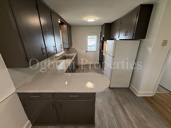 5th image of 117 Caroline Ct #B