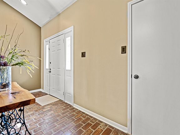 5th image of 11008 Francoise Blvd