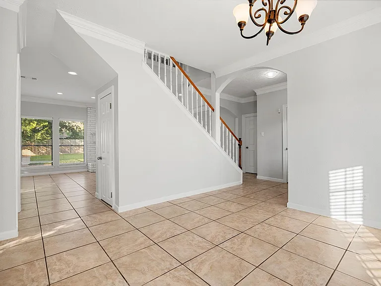 15526 Cabildo Dr — Photo 32