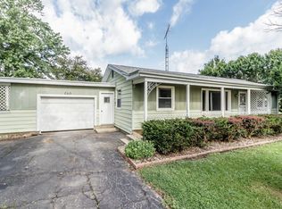 6095 Lake Rd, Mattoon, IL 61938