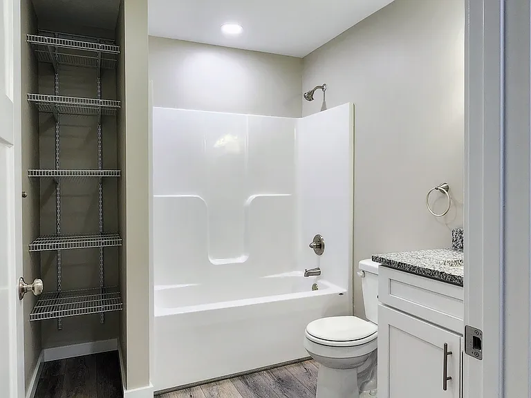 512 W Broadway Ave — Photo 15