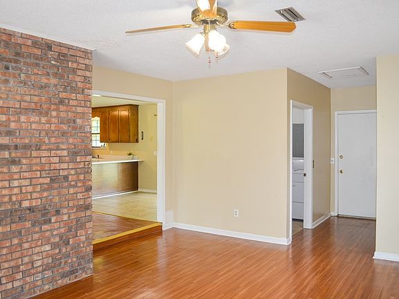 5th image of 225 Royce Ln