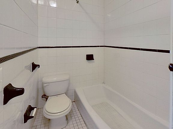 5th image of 971 Lexington Ave APT 3B