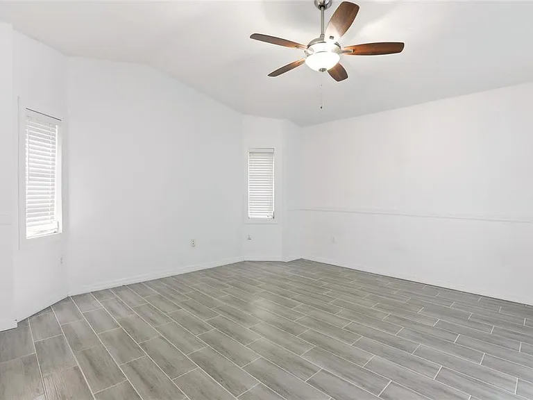 830 Columbia St — Photo 37