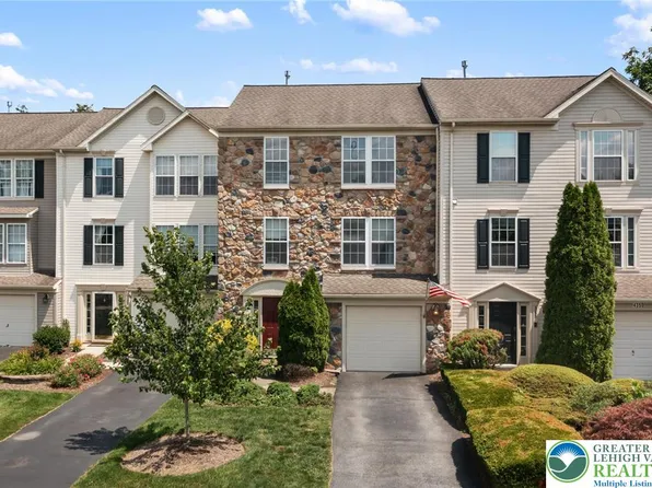 4354 Apple Blossom Dr, Center Valley, PA 18034