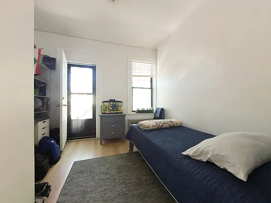 Rented by Remax Edge | media 30