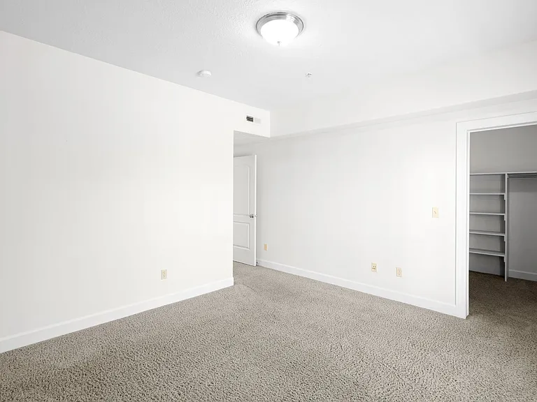 947 W 1010th St N #406 — Photo 5