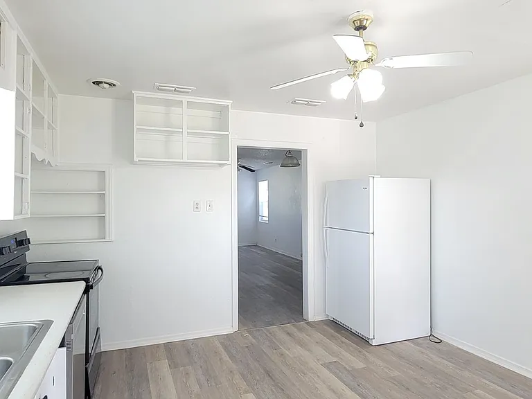 2901 Wallace St — Photo 9
