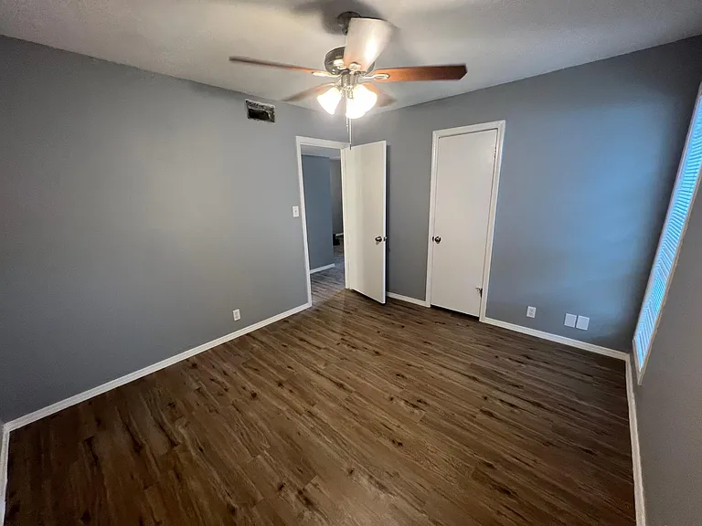 527 E Caney St #F — Photo 11