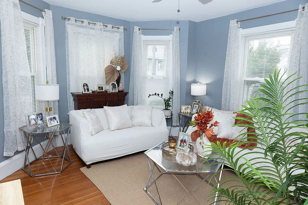3 bed, 900 sqft, $3,500 — Photo 3