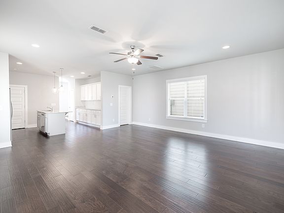 3rd image of 757 Cottage Park Dr