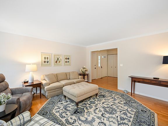 4th image of 977 Kilkenny Dr