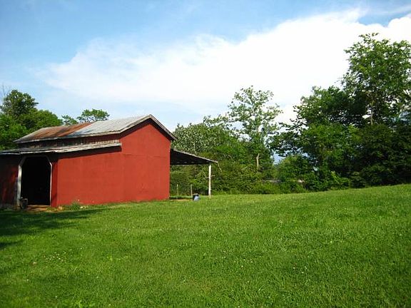 Barn with 2 stalls