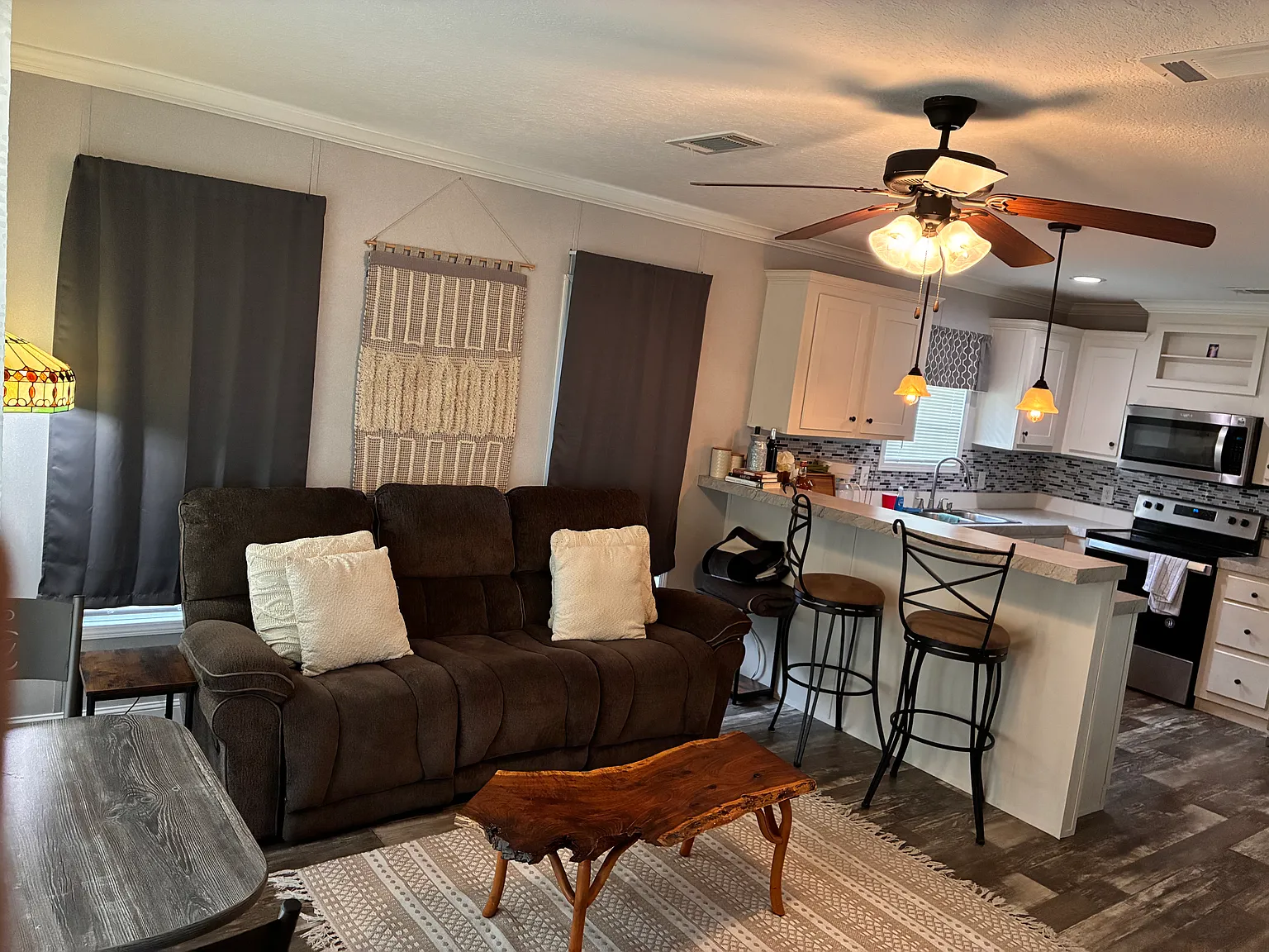 2 bed, 810 sqft, $1,800 — Photo 3