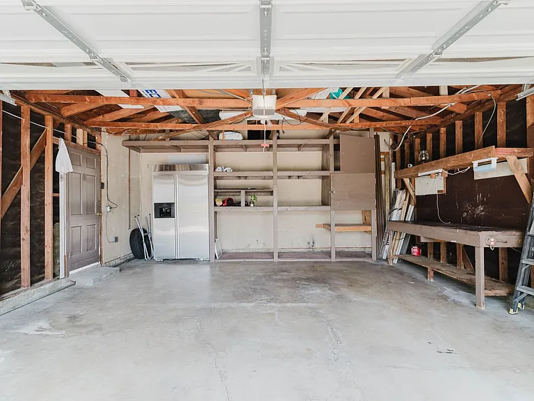 22515 Haynes St — Photo 30