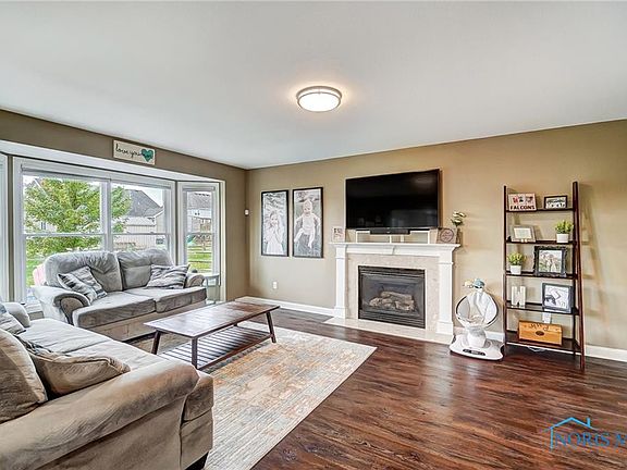 2nd image of 1713 Horseshoe Bend Dr