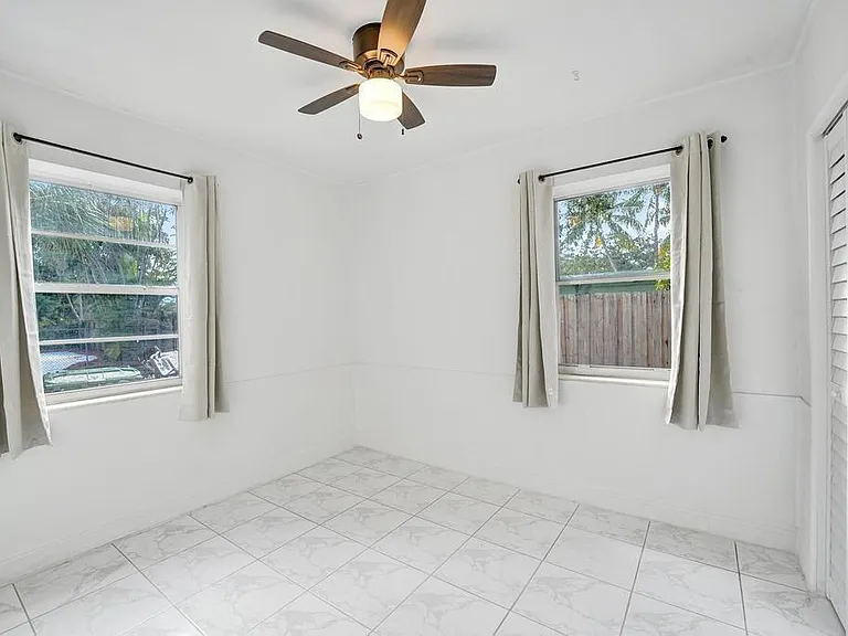 1836 SW 9th Ave — Photo 42