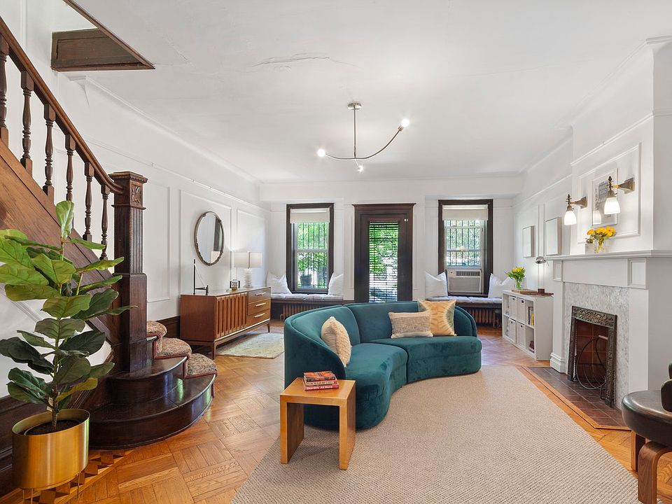 1st image of 298 Parkside Ave