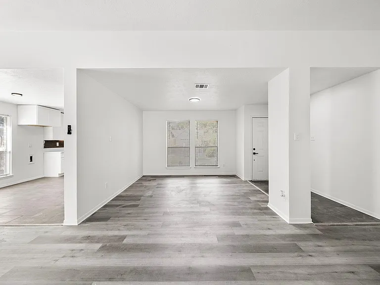 1022 Western Meadows Dr — Photo 2