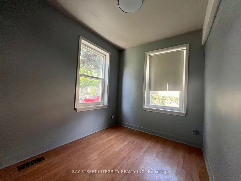 520 Lynett Cres — Photo 10