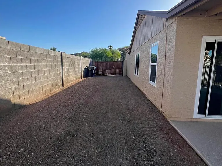 1321 E Morrow Dr — Photo 33