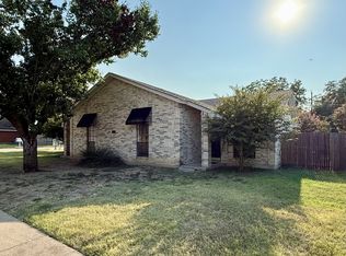 1128 Winscott Rd, Benbrook, TX 76126