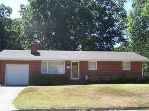 11 Bonita Dr, Newport News, VA 23602