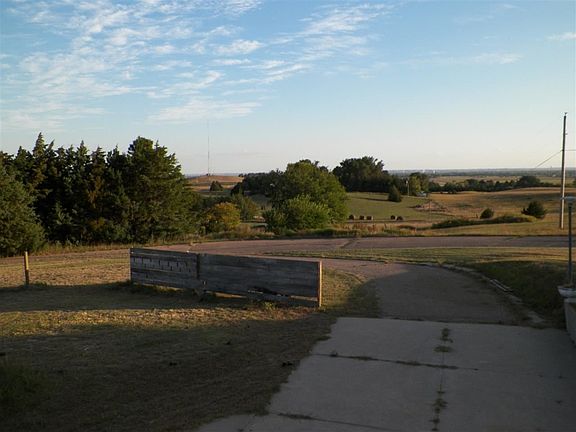 5th image of 7240 N Highway 97