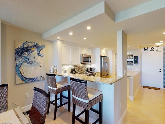 3rd image of 651 Seaview Ct APT B105