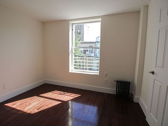 3rd image of 614A Kosciuszko St #3