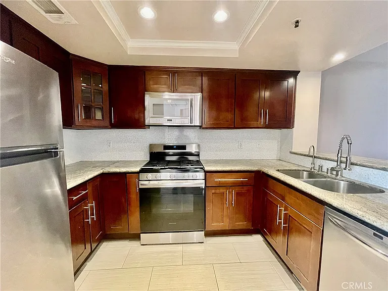 38 N Bonnie Ave #7 — Photo 8