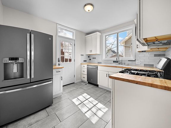 5th image of 2813 Robertson Ave