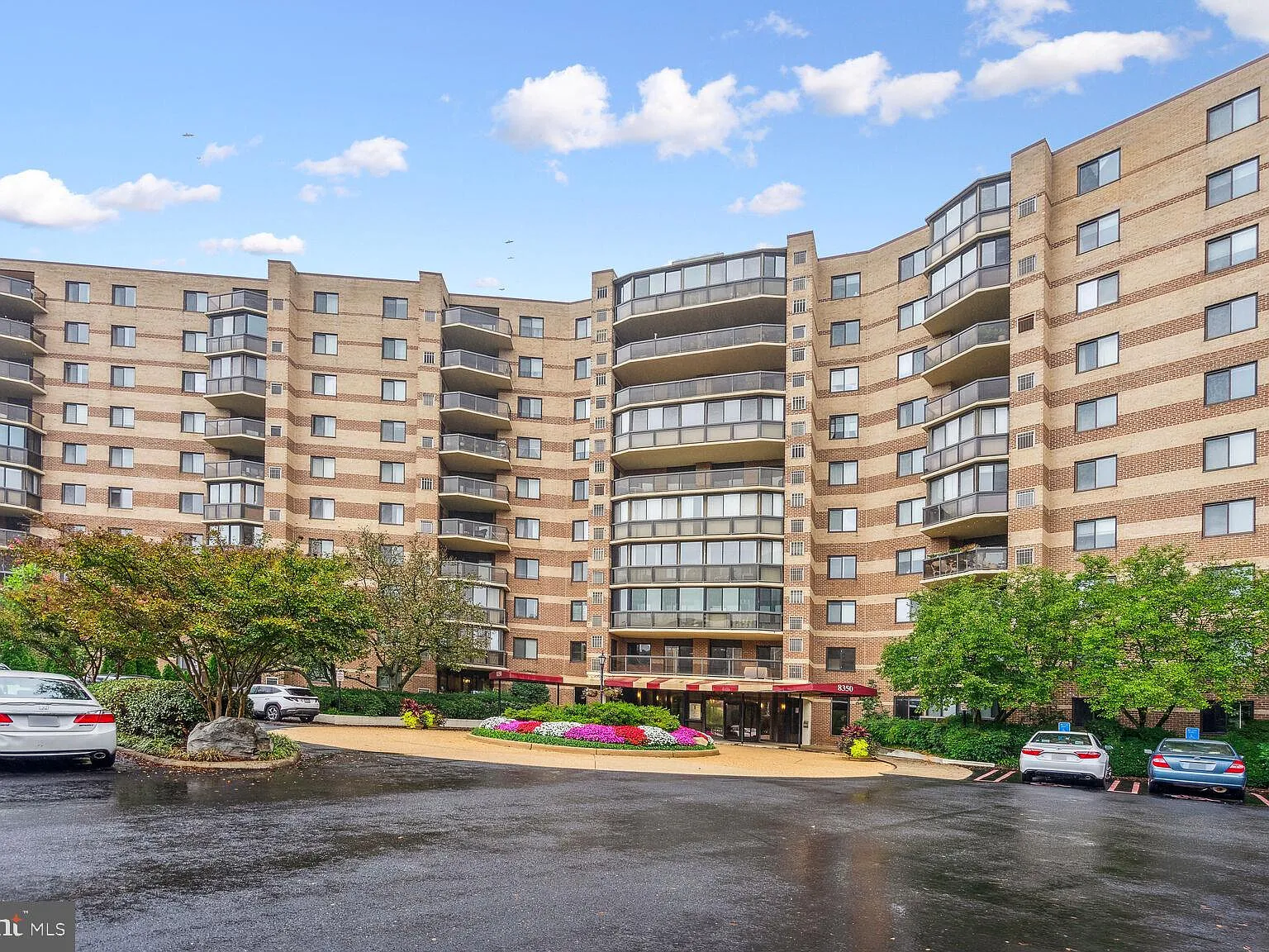 1 bed, 1.5 bath, 1077 sqft, $3,400 — Photo 1