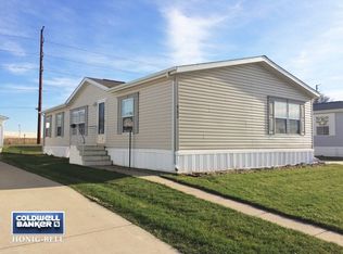 962 S 11th St, Dekalb, IL 60115