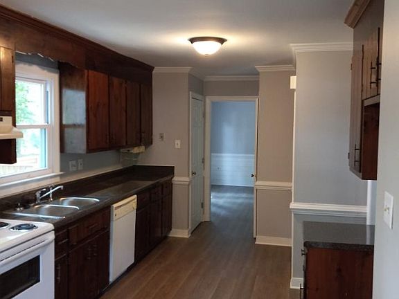 5th image of 3411 Castlebury Dr