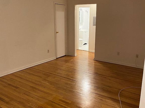 5th image of 130 Bloomfield Ave APT 4A